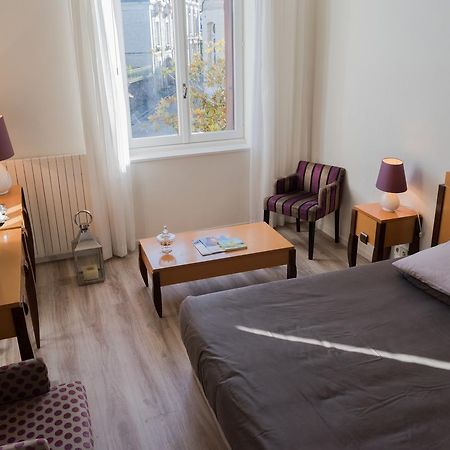Logis Hotel Saint-Roch Pleumartin Экстерьер фото
