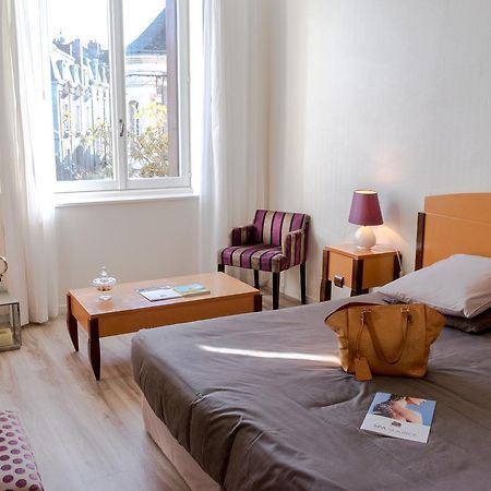 Logis Hotel Saint-Roch Pleumartin Экстерьер фото