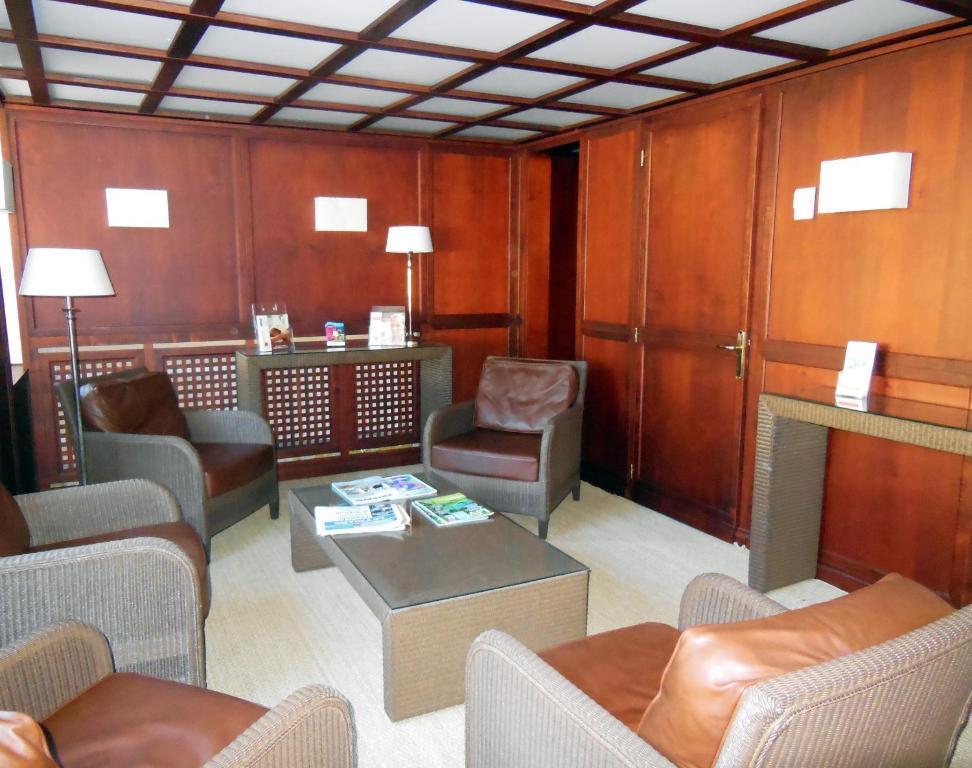 Logis Hotel Saint-Roch Pleumartin Экстерьер фото