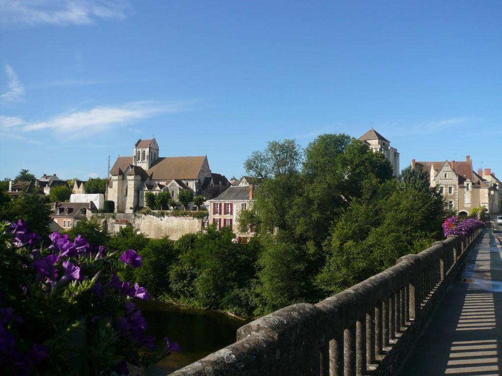 Logis Hotel Saint-Roch Pleumartin Экстерьер фото