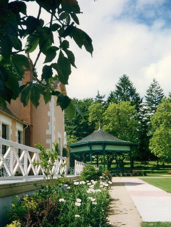 Logis Hotel Saint-Roch Pleumartin Экстерьер фото
