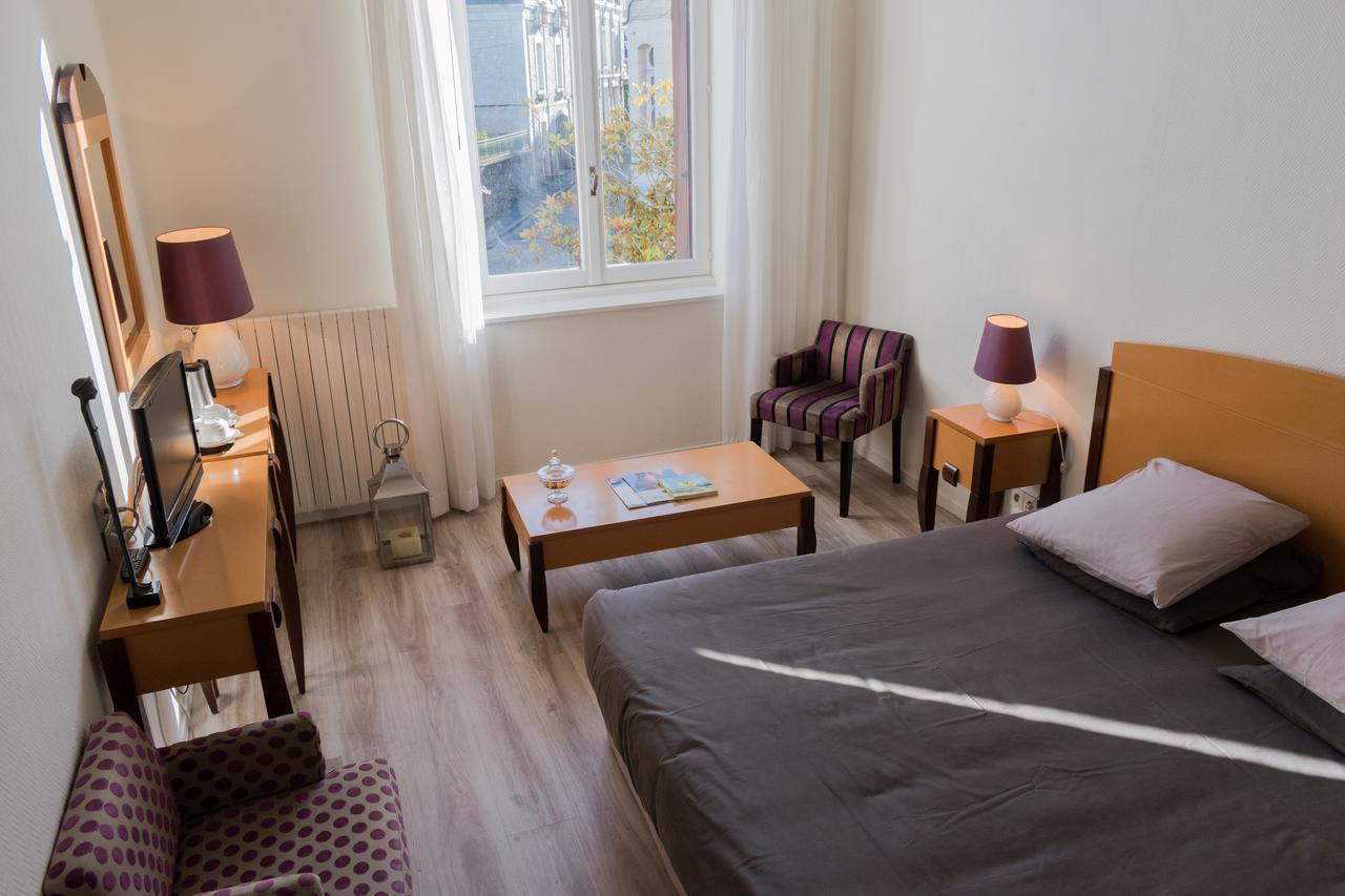 Logis Hotel Saint-Roch Pleumartin Экстерьер фото