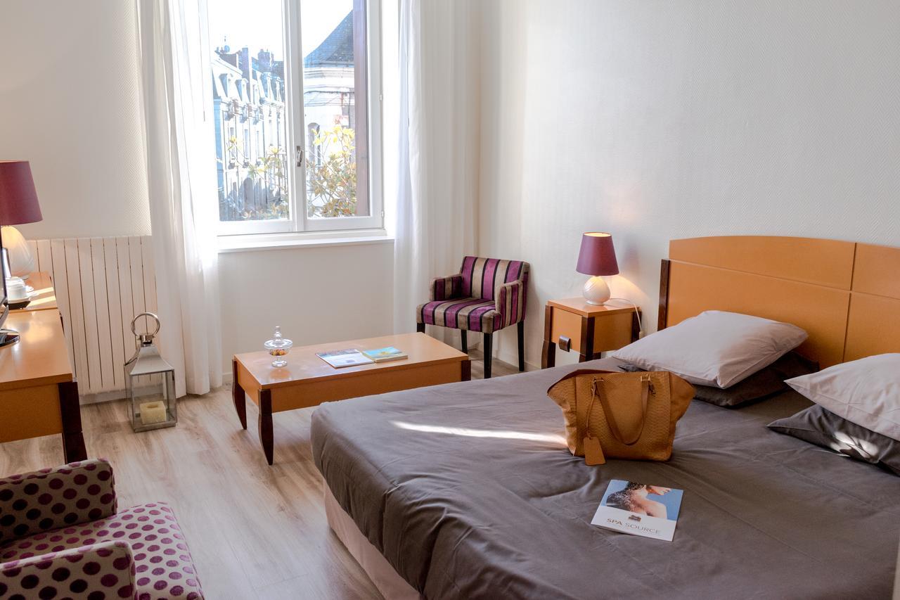 Logis Hotel Saint-Roch Pleumartin Экстерьер фото
