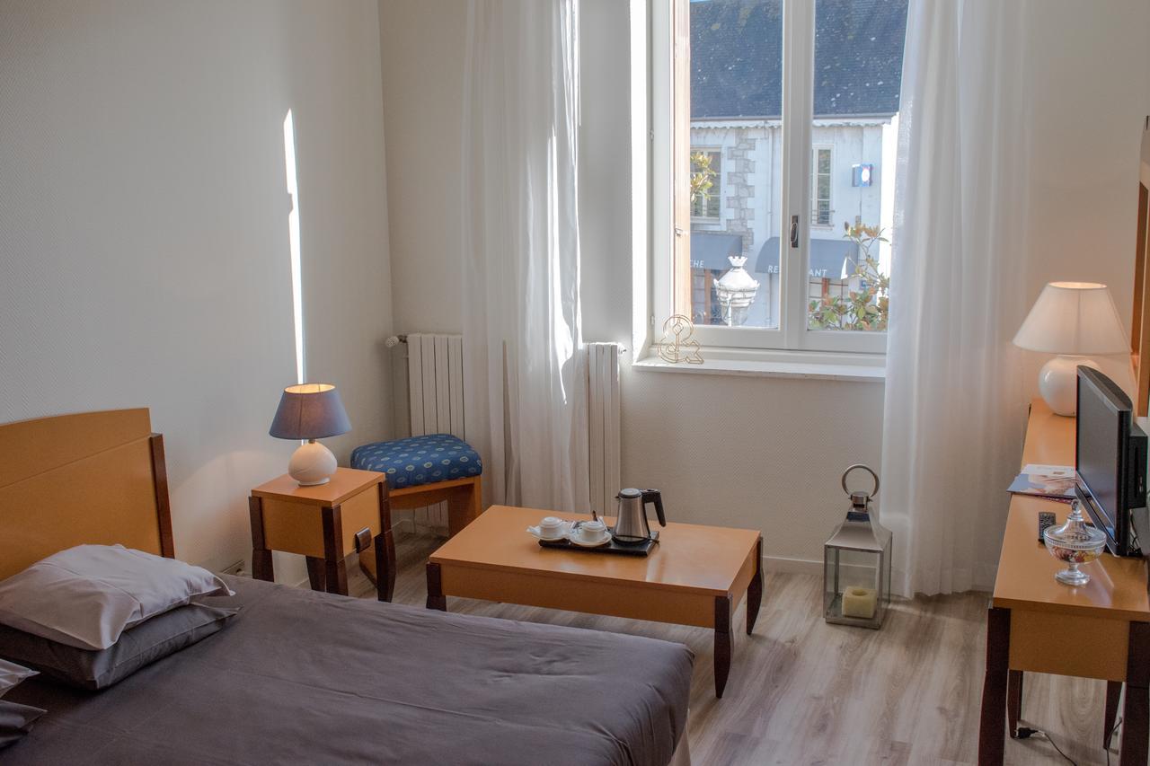 Logis Hotel Saint-Roch Pleumartin Экстерьер фото