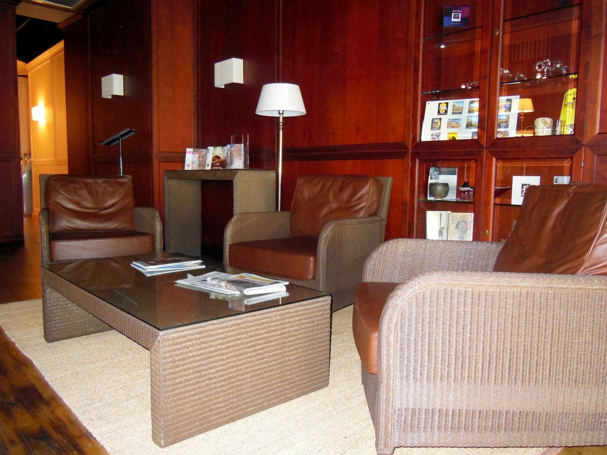 Logis Hotel Saint-Roch Pleumartin Экстерьер фото