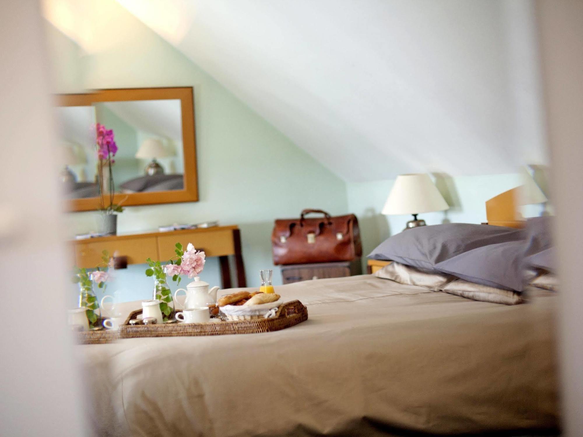 Logis Hotel Saint-Roch Pleumartin Экстерьер фото