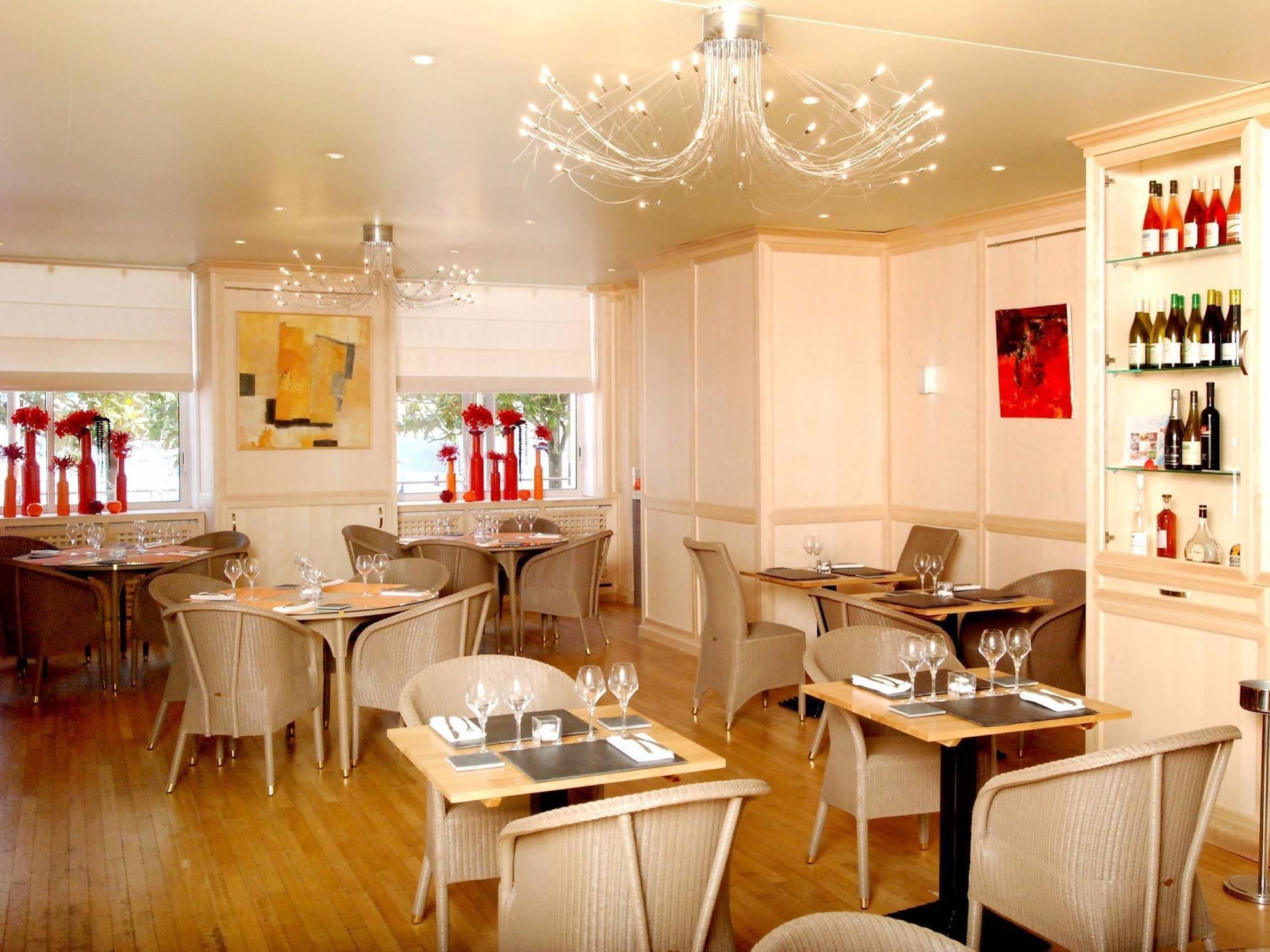Logis Hotel Saint-Roch Pleumartin Экстерьер фото